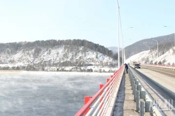 Фото: СМИ: 20-летний баскетболист упал с моста в Красноярске, тело спортсмена ищут 1