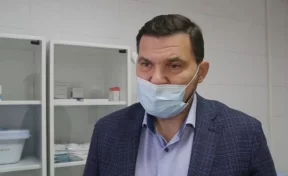 Замминистра здравоохранения Кузбасса рассказал о работе пункта вакцинации в мэрии Новокузнецка