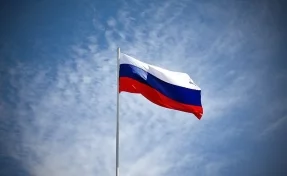 В Коми юноша снял флаг России с крыши администрации и сжёг его
