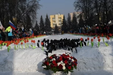Фото: Сергей Цивилёв возложил цветы к памятнику воинам-интернационалистам в Кемерове 2