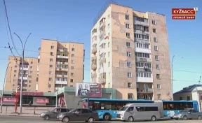 «Унылые здания, требующие ремонта»: кемеровчанка пожаловалась губернатору на обветшалые фасады домов на проспекте Ленина