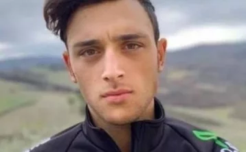 Фото: В Италии 22-летний велогонщик упал перед финишем и умер 1