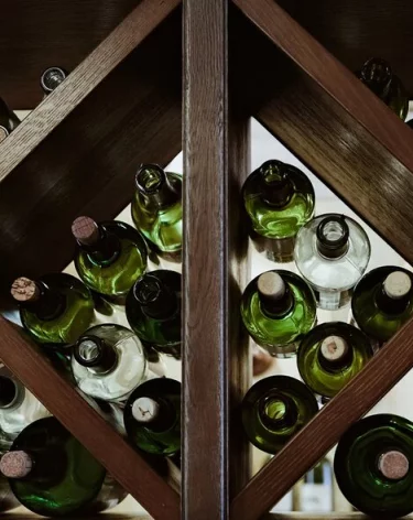 Названа «безопасная доза» вина для мужчин и женщин