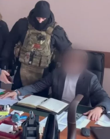 Хотели 1 млн, но не получили даже 700 тысяч: в Кузбассе ушло в суд дело трёх чиновников-взяточников