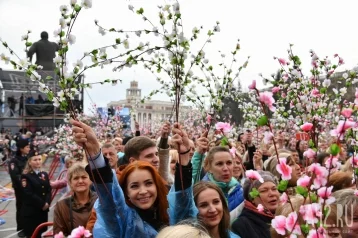 Фото: Сергей Цивилёв поблагодарил детей, сделавших яблоневые веточки для кемеровчан 1
