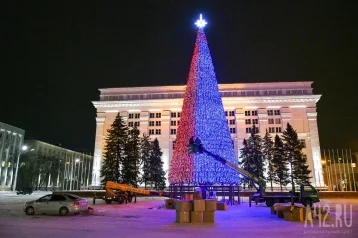 Фото: Илья Середюк прокомментировал установку в Кемерове новогодней ели за 18 миллионов 1