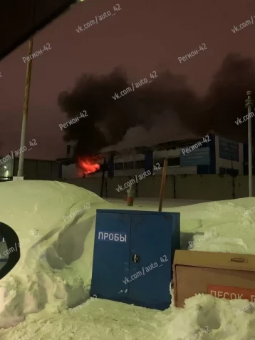 Фото: В Кемерове загорелась СТО 1