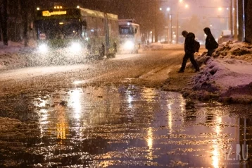 Фото: Снег, дождь и гололедица: ГИБДД Кузбасса предупредила водителей об опасностях на дорогах 1