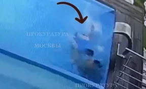 В Москве 12-летняя девочка застряла в трубе на дне бассейна