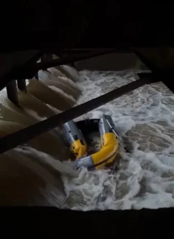Фото: В Подмосковье на берег вынесло тело пассажирки перевернувшейся лодки  1