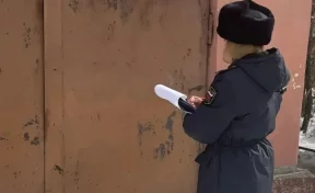 В Кузбассе судебные приставы арестовали гараж у женщины за коммунальные долги 