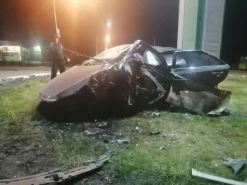 Фото: В кузбасском городе после ДТП смяло Toyota, погибли два человека 1
