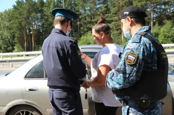 Фото: В Кемерове приставы во время рейда арестовали 8 автомобилей 1