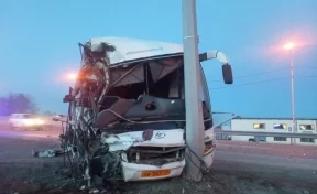 Девять человек пострадали в ДТП с автобусом и бензовозом в Тюменской области 