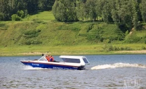 В Кемерове отец с 8-летней дочерью выпали на ходу из моторной лодки