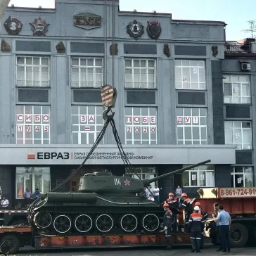 Фото: В Новокузнецке танк Т-34 вернули на площадь Побед 3