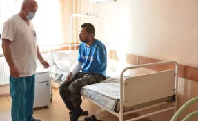 В Кузбассе хирурги спасли мужчине руку, на которую рухнули кирпичи