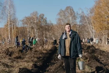 Фото: 10 000 новых деревьев в Новокузнецке: как прошёл масштабный экопраздник от Goodline 15