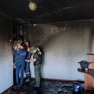 Фото: СК возбудил уголовное дело после гибели трёх человек на пожаре в многоэтажке в Кузбассе 1