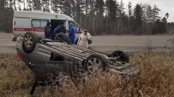 Фото: В Кузбассе Hyundai врезался в Lexus и перевернулся 1