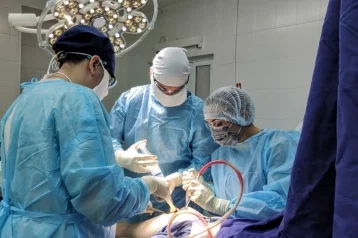 Фото: В Кузбассе врачи спасли пострадавшего в ДТП с помощью операции без разрезов 1