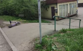 Мэр Новокузнецка раскритиковал прокатные компании за брошенные на тротуарах самокаты