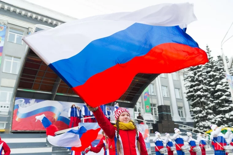 Фото: «Россия — Родина побед»: кемеровчане поддержали российских олимпийцев 38
