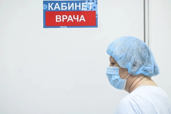 Врачи рассказали о состоянии трёхлетней девочки, которую отец выбросил из окна