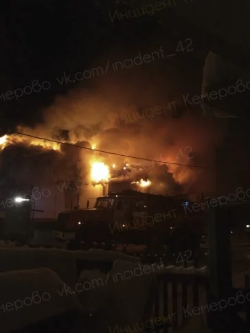 Фото: В кемеровском кафе произошёл крупный пожар 3