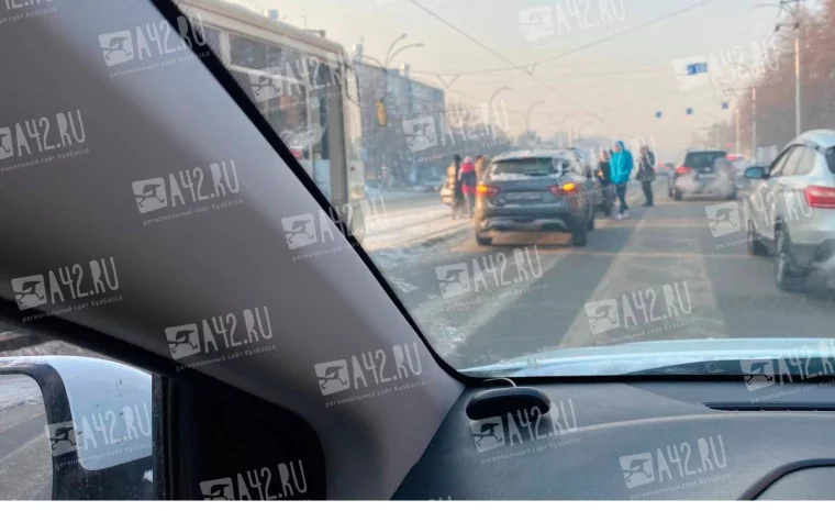 Фото: В Кемерове из-за аварии заблокировано движение трамваев 2