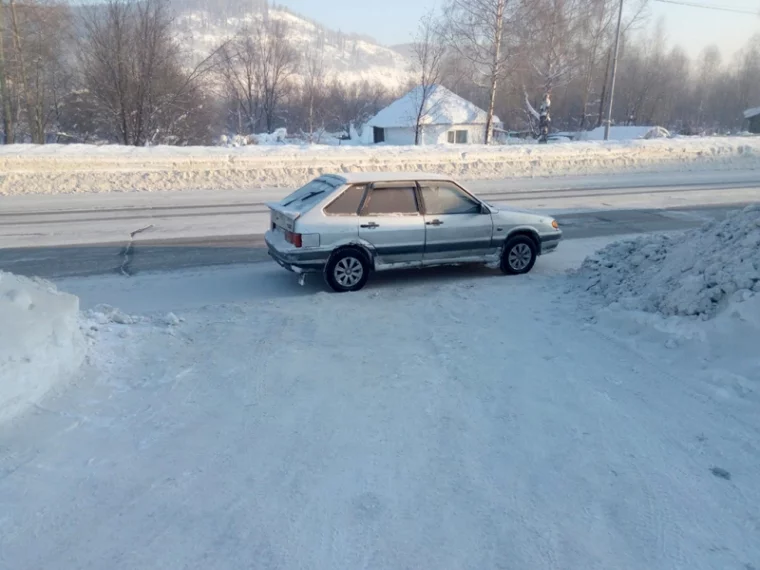 Фото: В Кузбассе водитель ВАЗа заблокировал выезд из гаражного массива 2