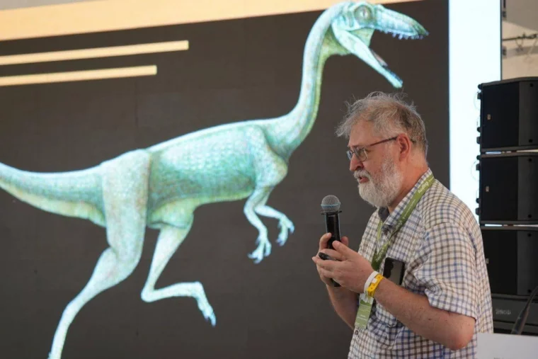 Фото: Самый древний янтарь России, мини-стоунхендж Алчедата и хищный ящер Киякурсор: что раскопали археологи в Кузбассе 3