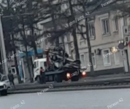 Фото: «Намотало на столб»: в Кемерове произошло ДТП с участием легковушки 2