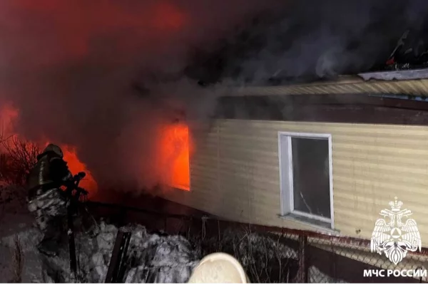 В Кузбассе из-за неисправной печи загорелся частный дом