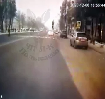 Фото: «Отлетел от перехода на 10 метров»: в Кузбассе момент ДТП с пешеходом попал на видео 1