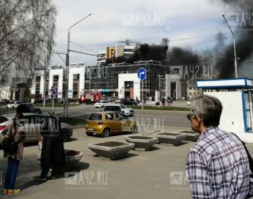 Фото: Загорелась кровля: в МЧС прокомментировали пожар в кемеровском «Флагмане» 1