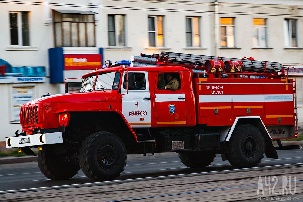 В Кемерове произошёл пожар в многоквартирном доме на улице Весенней