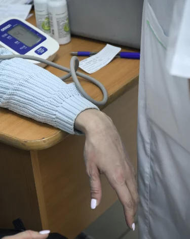 Затруднённое дыхание и озноб: в Роспотребнадзоре назвали симптомы пневмонии