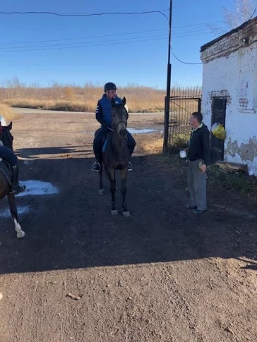 Фото: Сергей Цивилёв с женой на лошадях совершили объезд Рудничного района Кемерова 4