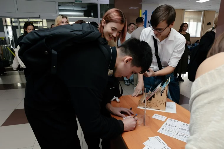Фото: Арбат в КемГУ: зарисовка с открытия выставки «Кемеровские переДВИЖНИКИ» 4