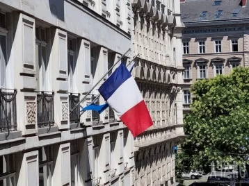 Фото: В пригороде Парижа начались беспорядки после смерти подростка, застреленного полицейским 1