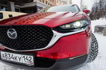 Фото: Новую Mazda CX-30 на день выставили в центре Кемерова  3
