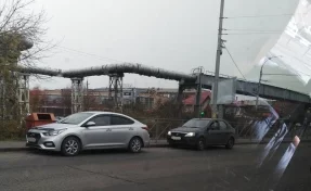 Власти назвали причину пробок на мосту в Кемерове