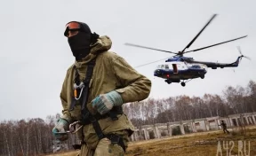 С небес на землю: бойцы СОБР десантировались с вертолёта