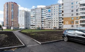 Мэр Кемерова показал скандально известный двор на Ленинградском, 30 после ремонта