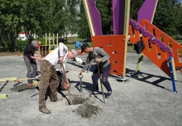 Фото: В Кемерове устанавливают новые детские площадки 1