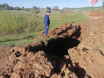 Фото: Рабочего завалило землёй в траншее вовремя работ в Башкортостане 1