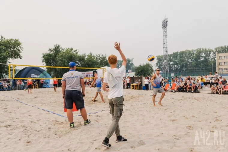 Фото: Горячий песок: этап чемпионата России по пляжному волейболу в Кемерове 23