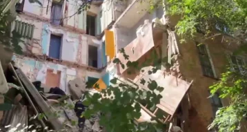 Фото: Завал после обрушения части дома в Астрахани находится на уровне 2 этажа 1