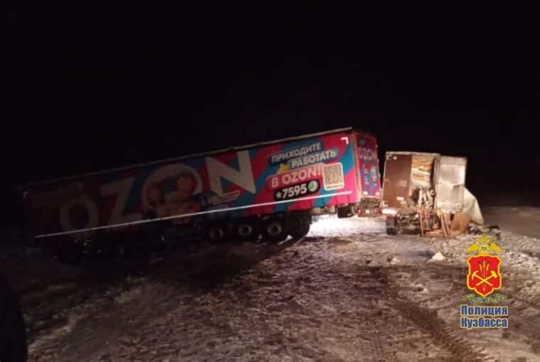 Фото: Два человека погибли в ночном ДТП c грузовиком на трассе Р-255 в Кузбассе 1